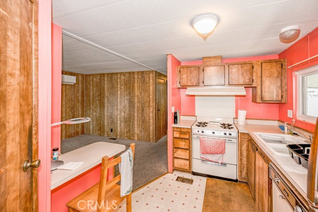 Detail Gallery Image 13 of 25 For 15439 Jersey Street #16,  –,  CA 91345 - 2 Beds | 2 Baths