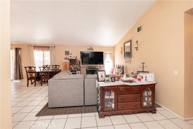Detail Gallery Image 11 of 46 For 15055 Kingsford Ave, Adelanto,  CA 92301 - 3 Beds | 2 Baths