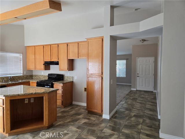 Detail Gallery Image 12 of 43 For 12993 Dartmouth Ct, Victorville,  CA 92392 - 3 Beds | 2 Baths