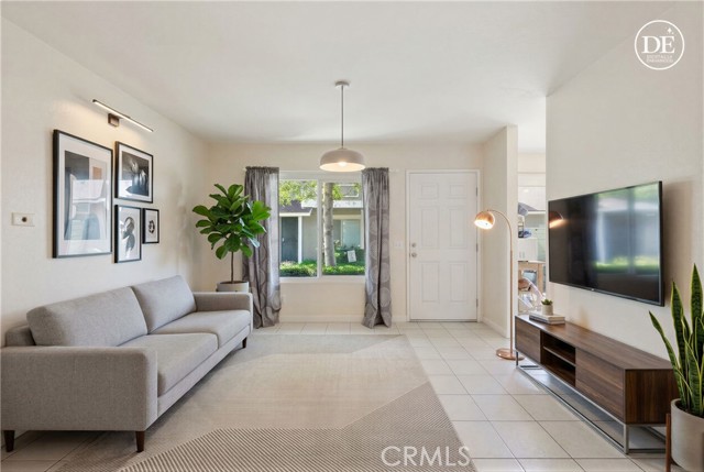 Detail Gallery Image 8 of 57 For 5428 E Snow Wood Cir #82,  Anaheim,  CA 92807 - 3 Beds | 1/1 Baths