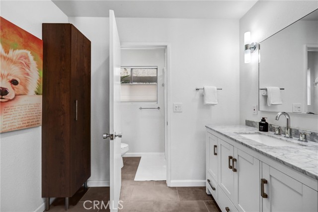 Detail Gallery Image 10 of 24 For 8400 De Longpre #212,  West Hollywood,  CA 90069 - 2 Beds | 2 Baths