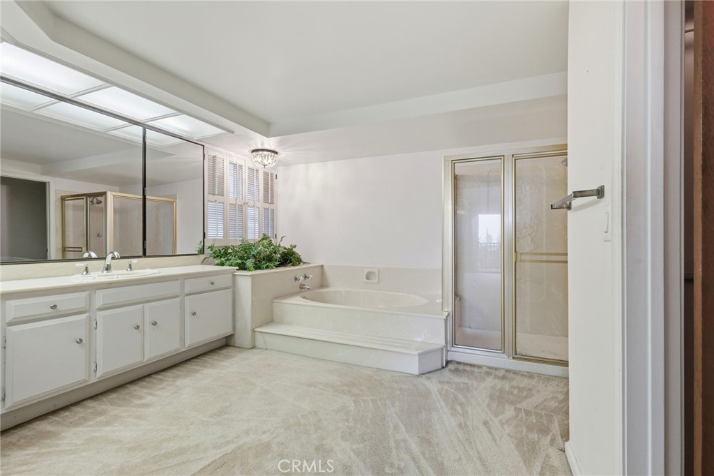 https://media.crmls.org/medias/9f3e3b10-51ae-4005-83d8-5c480c88a8b4.jpg?preset=X-Large