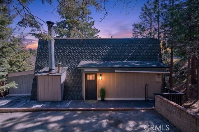 Detail Gallery Image 3 of 49 For 26980 Everest, Lake Arrowhead,  CA 92317 - 2 Beds | 2 Baths