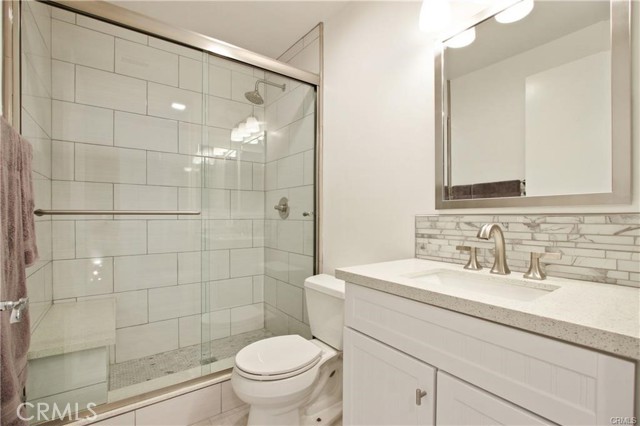 Detail Gallery Image 16 of 33 For 11824 Darlington Ave #102,  Los Angeles,  CA 90049 - 3 Beds | 2/1 Baths