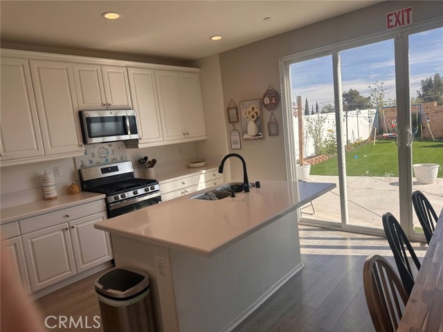 Detail Gallery Image 8 of 11 For 8883 Beacon Ave, Hesperia,  CA 92344 - 5 Beds | 2/1 Baths