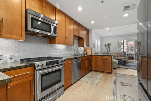 300 E 4th Street, Long Beach CA: https://media.crmls.org/medias/9f40dff8-f425-47f9-a3e8-a16ce38494d8.jpg