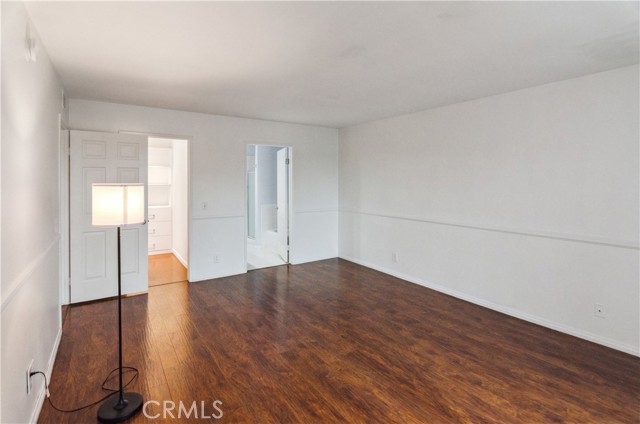Detail Gallery Image 8 of 14 For 8710 Independence Ave #301,  Canoga Park,  CA 91304 - 2 Beds | 2 Baths