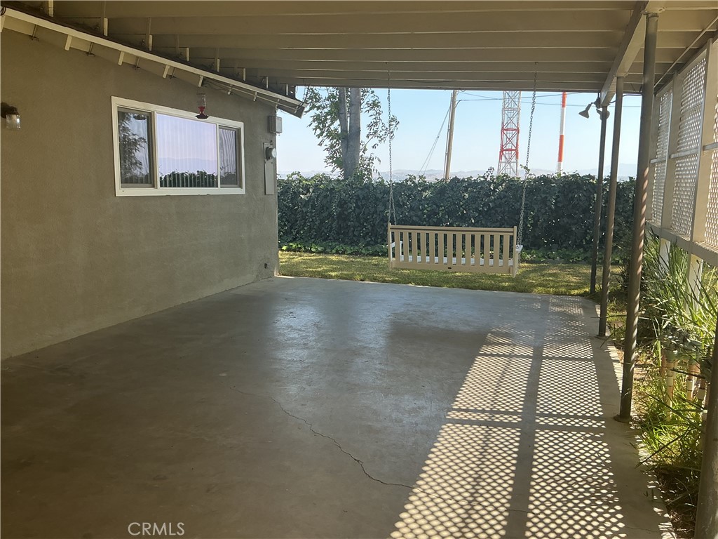 https://media.crmls.org/medias/9f435a0e-b3d1-48e5-88a0-390f92d12adf.jpg?preset=X-Large