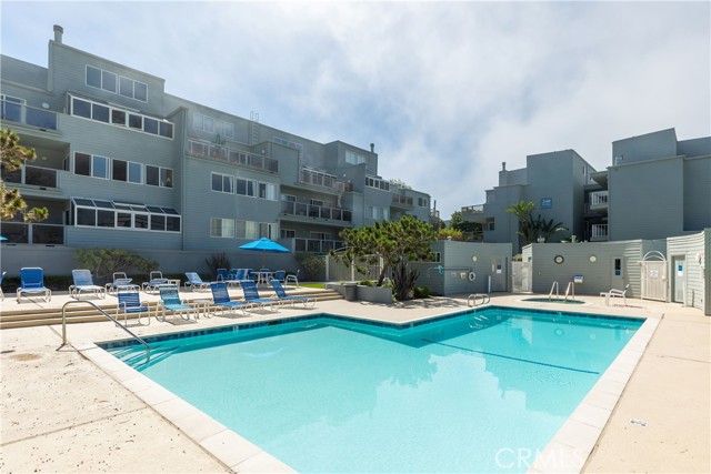 Detail Gallery Image 2 of 26 For 250 the Village #108,  Redondo Beach,  CA 90277 - 1 Beds | 1 Baths