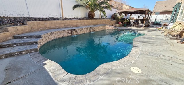 Detail Gallery Image 10 of 12 For 12637 Madrona, Victorville,  CA 92394 - 4 Beds | 2/1 Baths