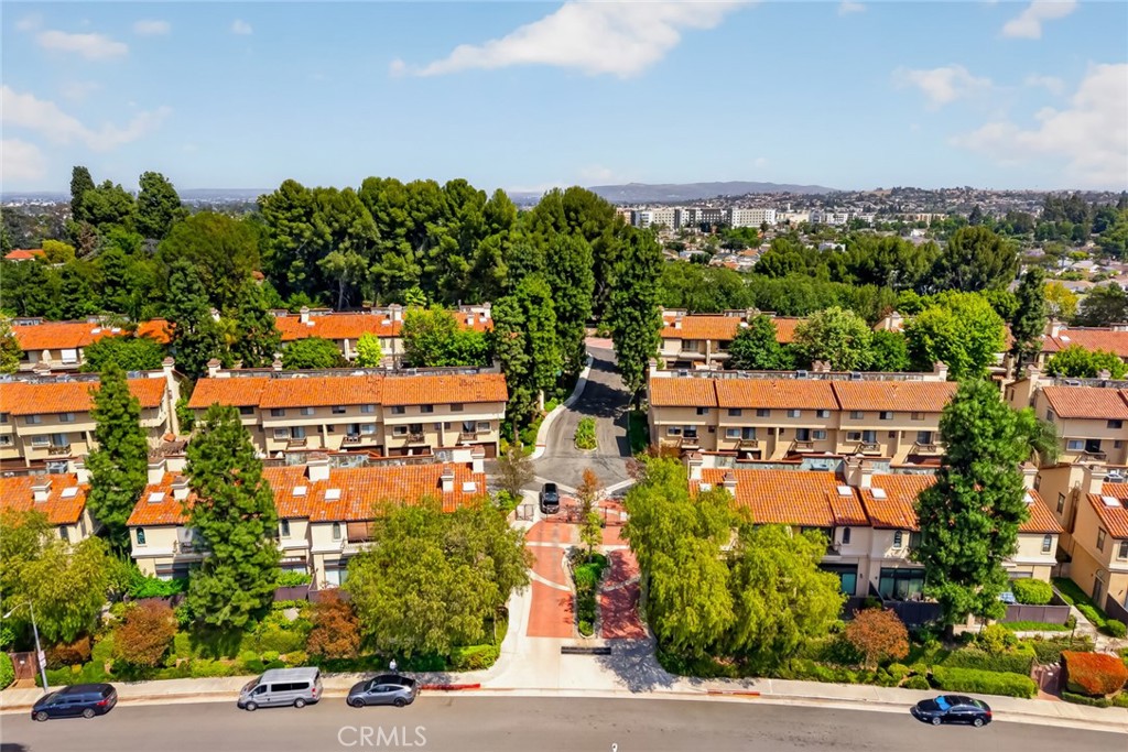 https://media.crmls.org/medias/9f44a25a-7bbd-4100-84cf-0261030383e2.jpg?preset=X-Large