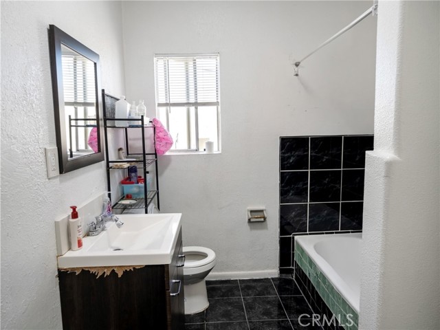 7714 S Broadway, Los Angeles CA: https://media.crmls.org/medias/9f455d88-4560-47d6-8777-146fb9377814.jpg