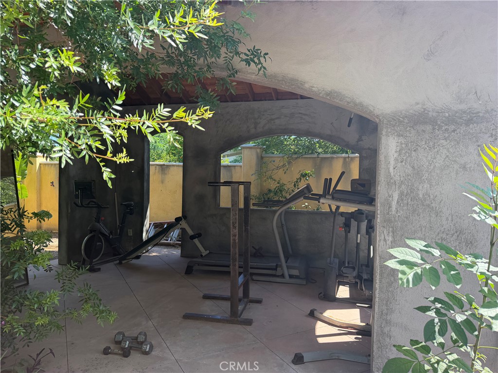 https://media.crmls.org/medias/9f45f346-0dce-4930-b0f7-cb718317a4c5.jpg?preset=X-Large