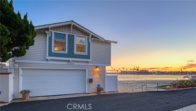 Detail Gallery Image 4 of 22 For 2709 Cove St, Corona Del Mar,  CA 92625 - 3 Beds | 2/1 Baths