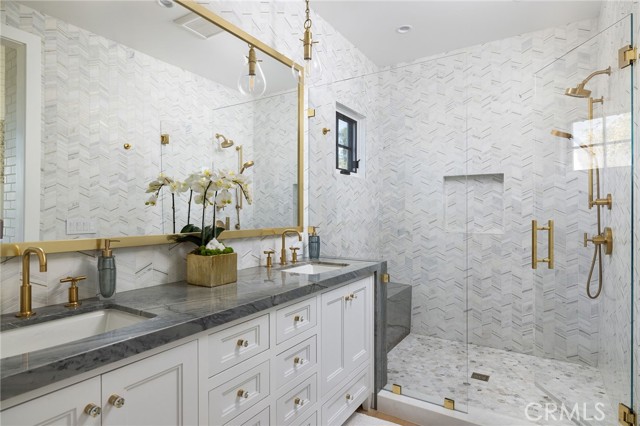 702 Poinsettia Avenue, Corona del Mar CA: https://media.crmls.org/medias/9f477cdc-bd30-44e3-890f-b88afb58f8c3.jpg
