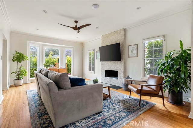 2818 S Holt Avenue, Los Angeles CA: https://media.crmls.org/medias/9f47818f-6b45-4408-b1c1-74d3f534c940.jpg