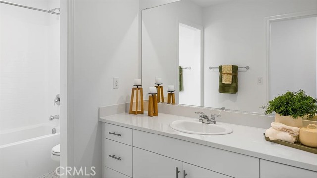 Detail Gallery Image 8 of 18 For 1678 Phantom Ln, Rialto,  CA 92376 - 4 Beds | 3 Baths