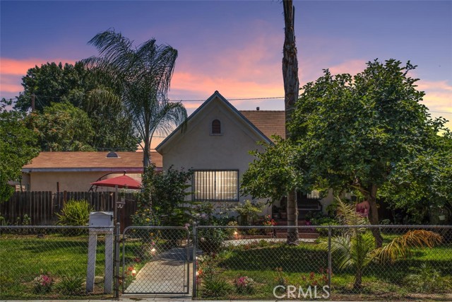 Detail Gallery Image 1 of 1 For 554 Center St, Pomona,  CA 91768 - 3 Beds | 2 Baths