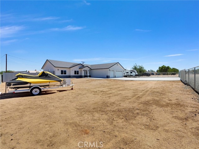 11515 Tamarisk Avenue, Hesperia CA: https://media.crmls.org/medias/9f4a2bd5-dcdf-4e71-87e4-2b9b9ddd5df7.jpg
