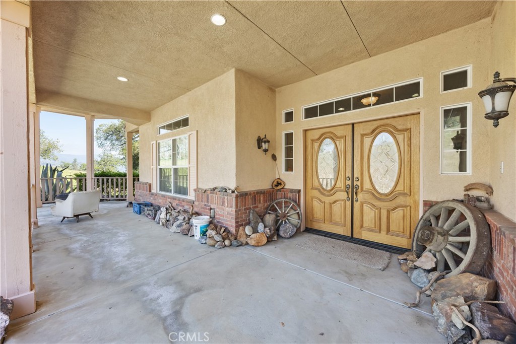 https://media.crmls.org/medias/9f4aebc0-e542-4a67-9cfd-81185e145968.jpg?preset=X-Large