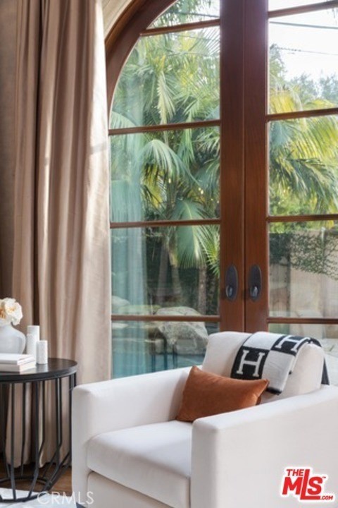 Detail Gallery Image 5 of 29 For 746 Norway Ln, Los Angeles,  CA 90049 - 5 Beds | 6 Baths