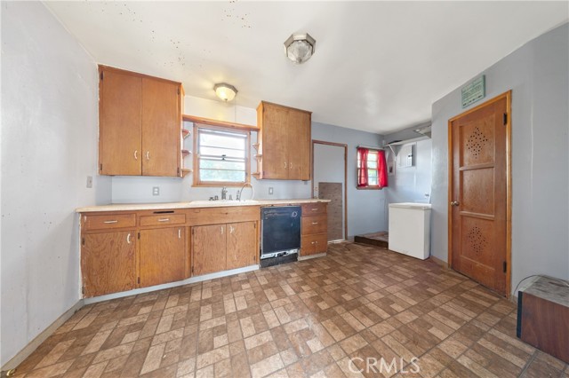 725 Michigan Avenue, Beaumont CA: https://media.crmls.org/medias/9f4bb637-a04c-4adc-9729-633207ec23d1.jpg