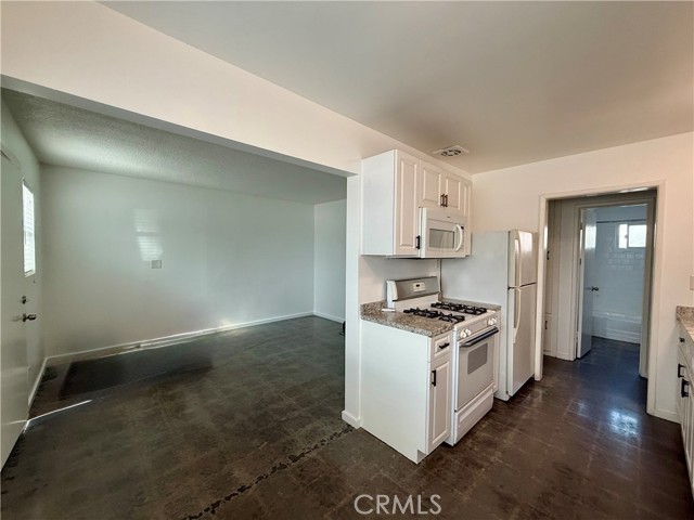 Detail Gallery Image 6 of 24 For 212 E 8th St #B,  Upland,  CA 91786 - 1 Beds | 1 Baths
