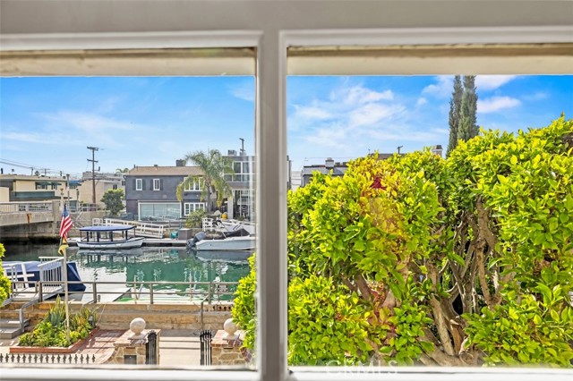 Detail Gallery Image 37 of 59 For 89 Rivo Alto Canal, Long Beach,  CA 90803 - 5 Beds | 3/1 Baths