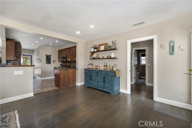 Detail Gallery Image 3 of 72 For 2731 N Rutgers Ave, Long Beach,  CA 90815 - 3 Beds | 2 Baths