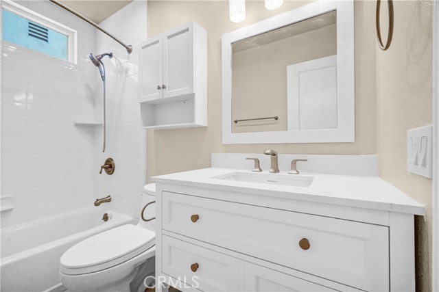 17232 Golden View Lane, Huntington Beach CA: https://media.crmls.org/medias/9f4d5946-c5cd-49d0-972b-3c62738d5377.jpg