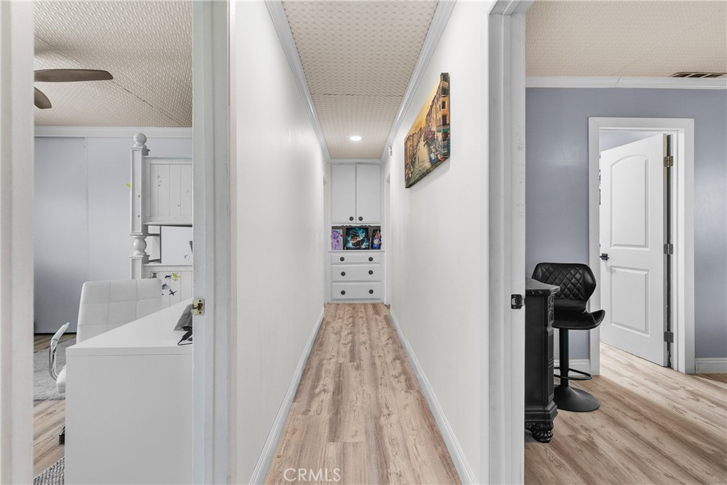 https://media.crmls.org/medias/9f4d7e8d-f7ad-4107-8800-bb02c66fb92f.jpg?preset=X-Large