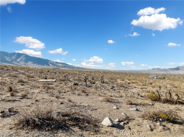 712 Custer Avenue, Lucerne Valley CA: https://media.crmls.org/medias/9f4de1e2-50d7-4c9b-ac32-bec244d77aa1.jpg