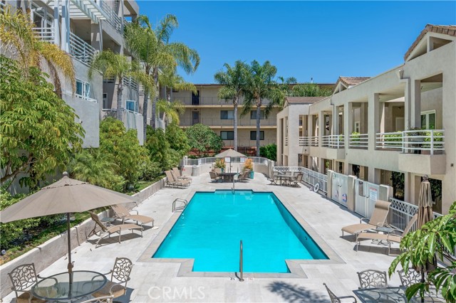 2604 E 20th street, Signal Hill CA: https://media.crmls.org/medias/9f4efe57-80fe-4653-8b39-a16a39084960.jpg