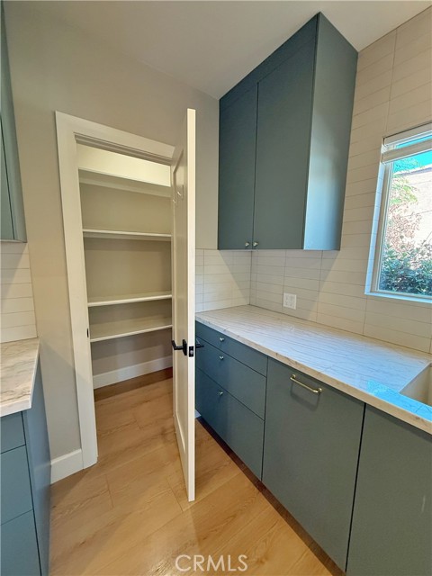 Detail Gallery Image 6 of 31 For 2953 S Bronson, Los Angeles,  CA 90018 - 3 Beds | 2 Baths