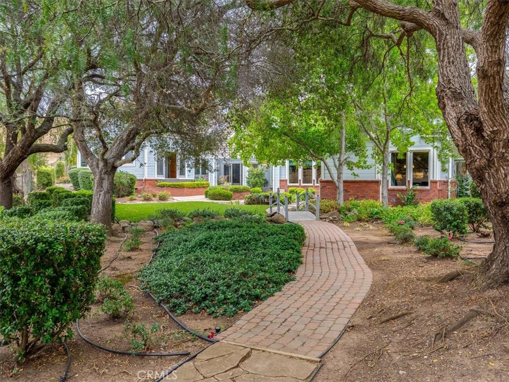 https://media.crmls.org/medias/9f51cec5-8203-401c-aea6-994462865331.jpg?preset=X-Large