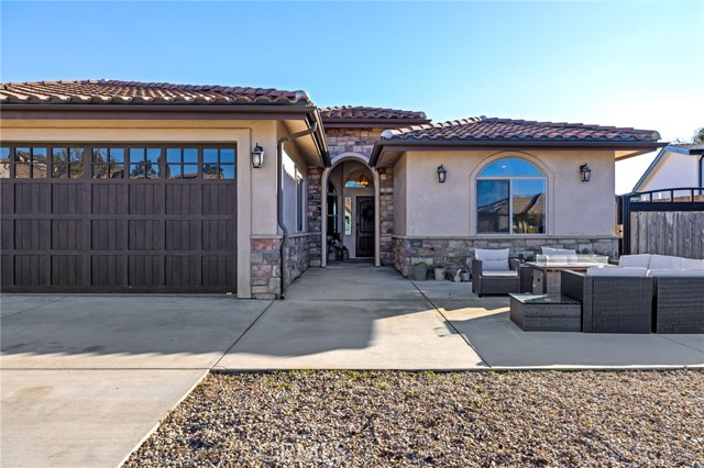 Detail Gallery Image 3 of 69 For 3225 Catalina Pl, Paso Robles,  CA 93446 - 4 Beds | 2/1 Baths
