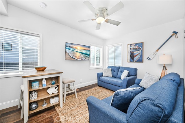 121 25th, Newport Beach CA: https://media.crmls.org/medias/9f5312ba-fc3d-4b08-976b-f86b41ed9e3b.jpg