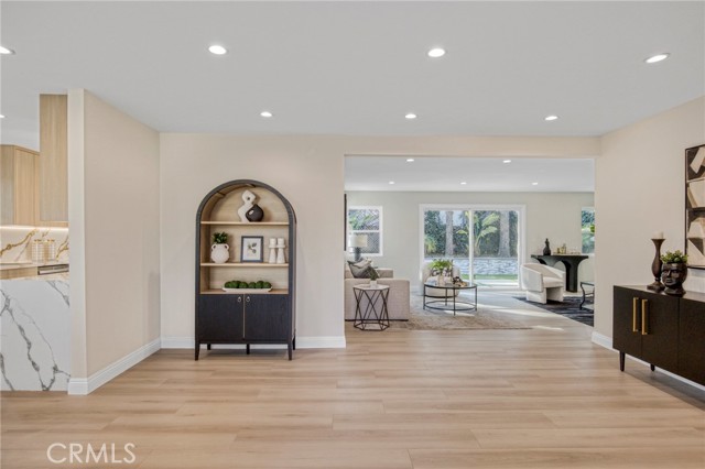 Detail Gallery Image 5 of 35 For 19120 Bessemer, Tarzana,  CA 91335 - 4 Beds | 3 Baths