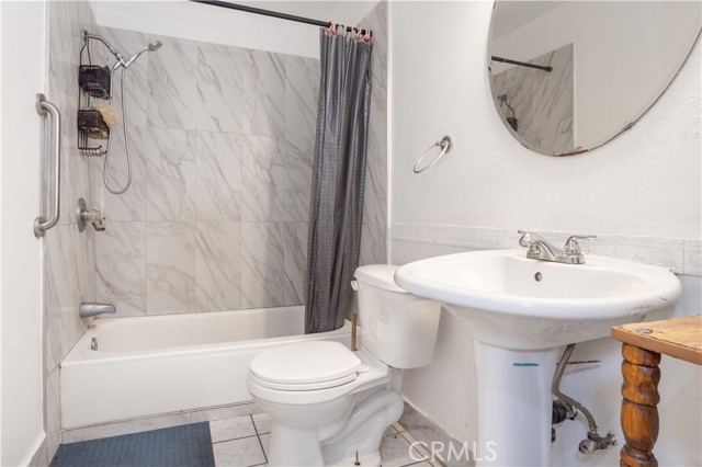 11044 Borden Avenue, Pacoima CA: https://media.crmls.org/medias/9f53c318-78cb-45fc-9d88-798b8291d470.jpg