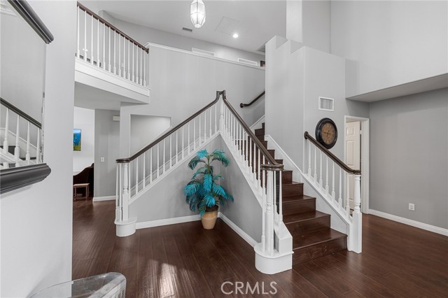 Detail Gallery Image 3 of 58 For 26426 Cardinal Dr, Canyon Country,  CA 91387 - 5 Beds | 4 Baths