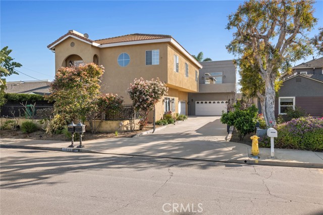 Detail Gallery Image 13 of 13 For 235 Santa Isabel Ave, Costa Mesa,  CA 92627 - 4 Beds | 3 Baths