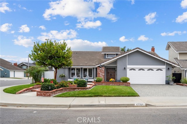 Detail Gallery Image 1 of 56 For 17701 Rainglen Ln, Huntington Beach,  CA 92649 - 3 Beds | 2 Baths