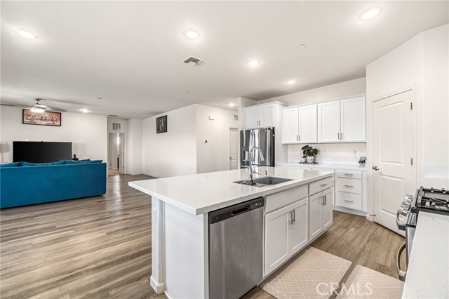 3449 Running Brook Street, Madera CA: https://media.crmls.org/medias/9f5582ab-835f-46ea-8963-59077103a8a0.jpg