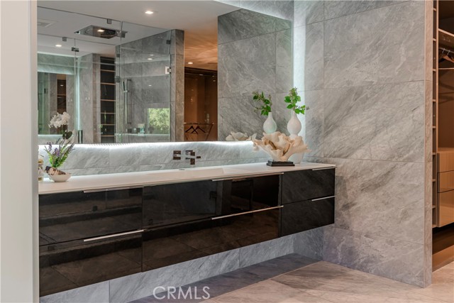 Detail Gallery Image 23 of 46 For 3030 Deep Canyon Dr, Beverly Hills,  CA 90210 - 5 Beds | 6 Baths