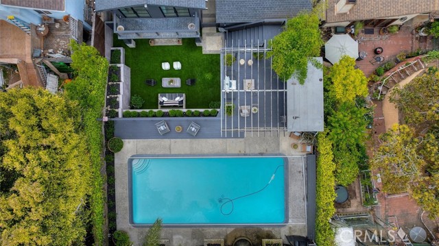 1012 10th Street, Manhattan Beach CA: https://media.crmls.org/medias/9f56d088-3e37-414c-99aa-c7cf845b3a5b.jpg