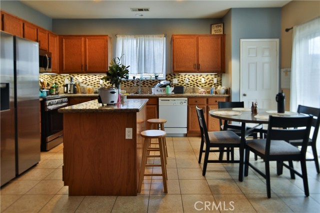 Detail Gallery Image 4 of 15 For 605 Wildrose, San Jacinto,  CA 92582 - 4 Beds | 2 Baths