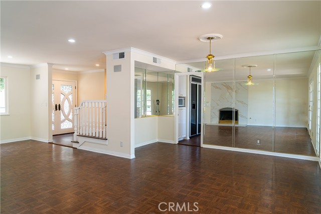 Detail Gallery Image 7 of 39 For 24060 Hatteras St, Woodland Hills,  CA 91367 - 5 Beds | 5 Baths