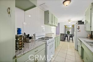 Detail Gallery Image 6 of 22 For 38514 Frontier Ave, Palmdale,  CA 93550 - 3 Beds | 1/1 Baths