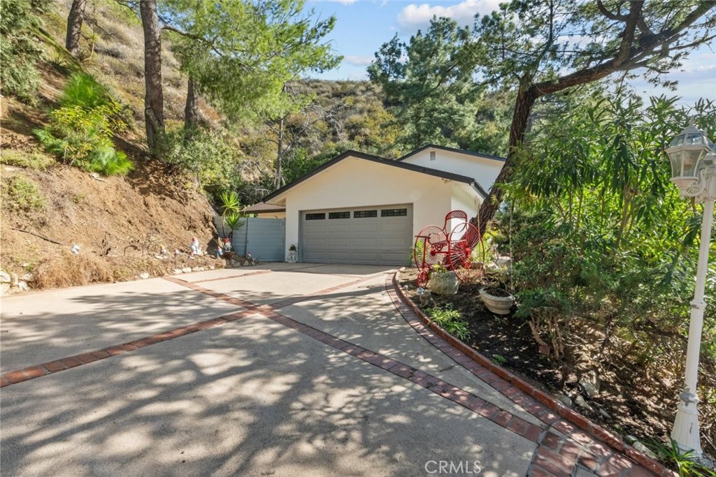1730 Hillfair DriveGlendale img 2