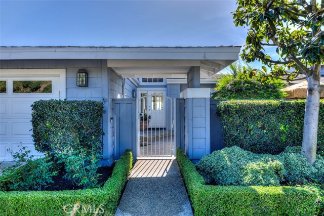 Detail Gallery Image 3 of 55 For 3621 Geranium, Corona Del Mar,  CA 92625 - 2 Beds | 2 Baths